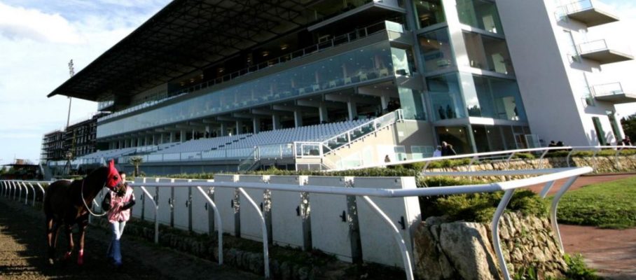 TRIBUNA